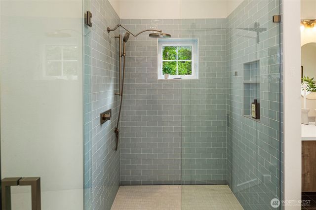 2609 E Beaver Lake Drive SE, Sammamish, WA 98075