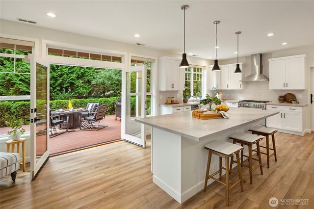 2609 E Beaver Lake Drive SE, Sammamish, WA 98075