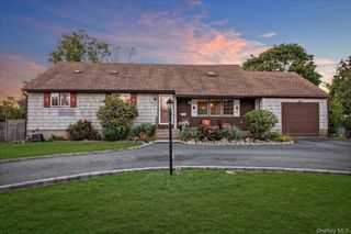 270 Smith Avenue, Islip, NY 11751