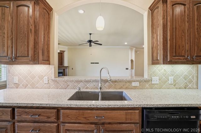 3117 E 143rd Street S, Bixby, OK 74008