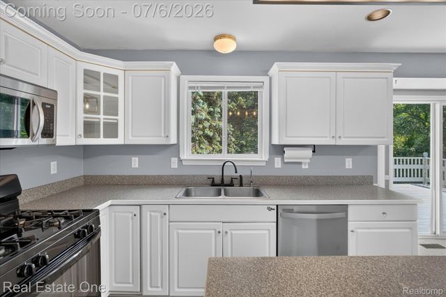 9610 Forest Ridge Drive, Village Of Clarkston, MI 48348