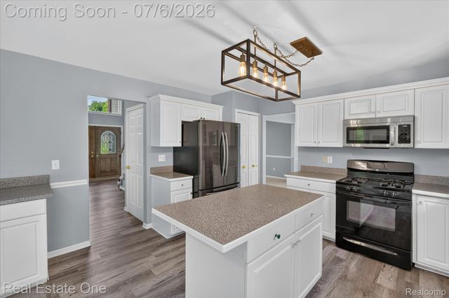 9610 Forest Ridge Drive, Village Of Clarkston, MI 48348