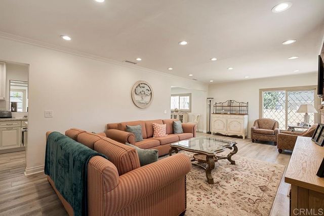 453 W Laurel Avenue, Glendora, CA 91741