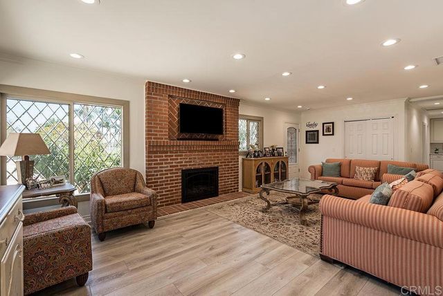 453 W Laurel Avenue, Glendora, CA 91741
