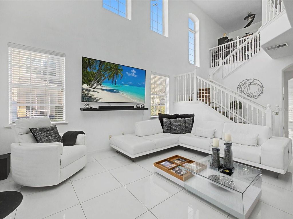 Image 11 of property listing at 528 WOODLAND TERRACE, Orlando, FL 32828