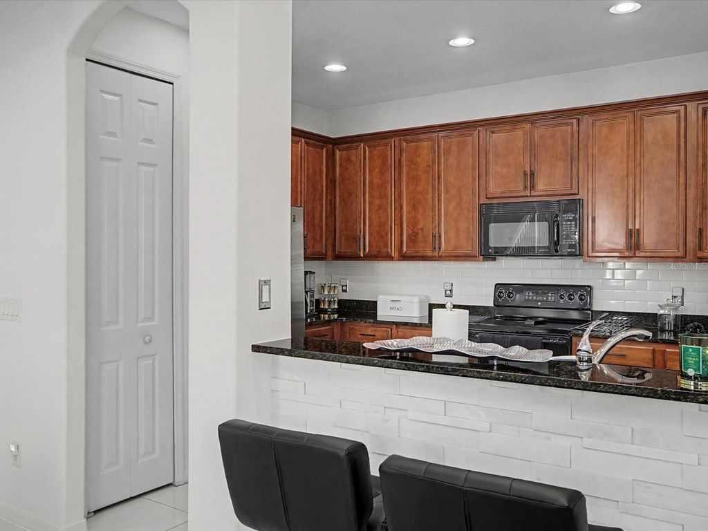 Image 17 of property listing at 528 WOODLAND TERRACE, Orlando, FL 32828