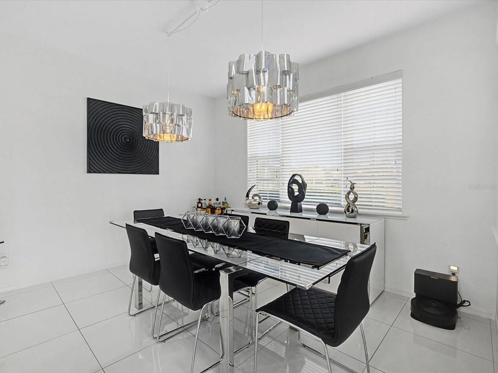 Image 18 of property listing at 528 WOODLAND TERRACE, Orlando, FL 32828