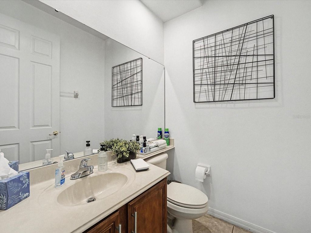 Image 25 of property listing at 528 WOODLAND TERRACE, Orlando, FL 32828