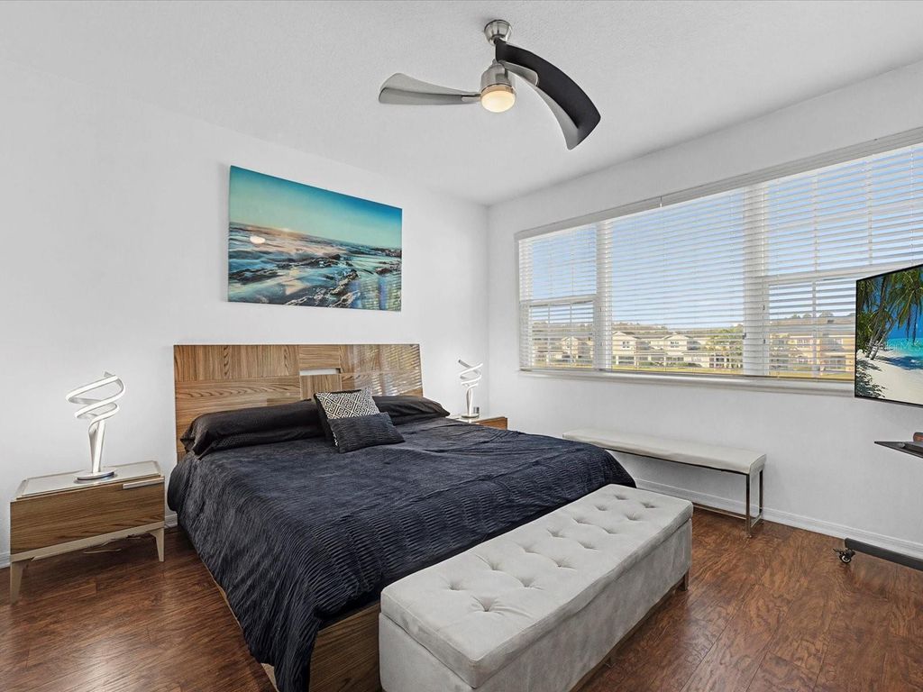 Image 31 of property listing at 528 WOODLAND TERRACE, Orlando, FL 32828