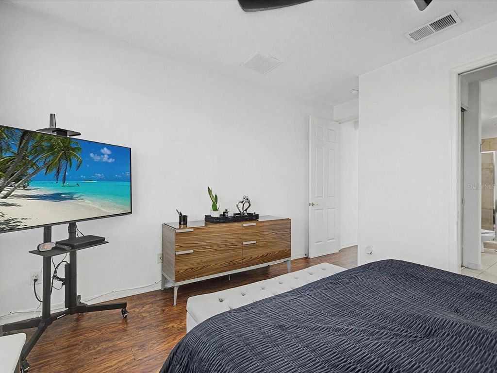 Image 32 of property listing at 528 WOODLAND TERRACE, Orlando, FL 32828