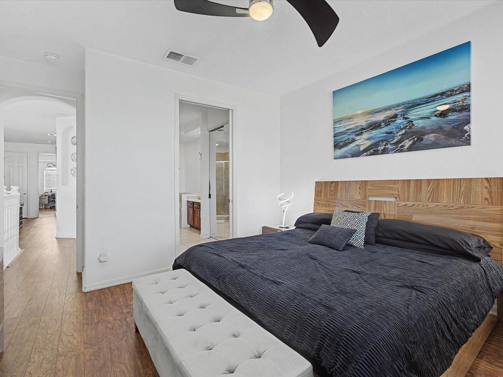 Image 33 of property listing at 528 WOODLAND TERRACE, Orlando, FL 32828