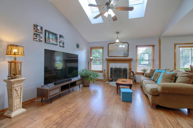 4952 Elmers Turn, Hamburg Twp, MI 48169
