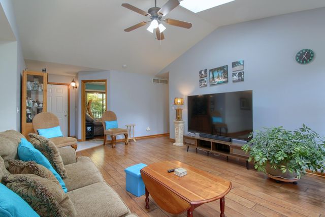 4952 Elmers Turn, Hamburg Twp, MI 48169