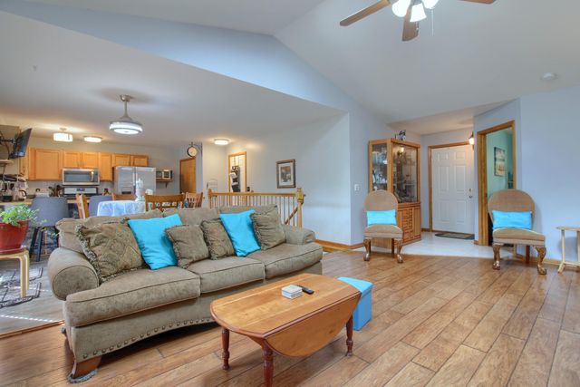 4952 Elmers Turn, Hamburg Twp, MI 48169
