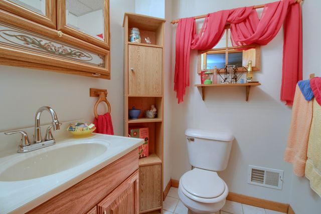 4952 Elmers Turn, Hamburg Twp, MI 48169