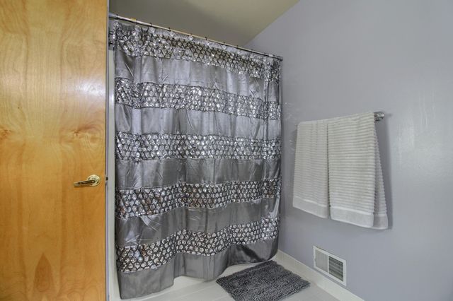4952 Elmers Turn, Hamburg Twp, MI 48169