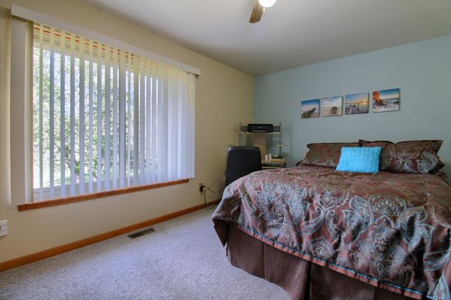 4952 Elmers Turn, Hamburg Twp, MI 48169