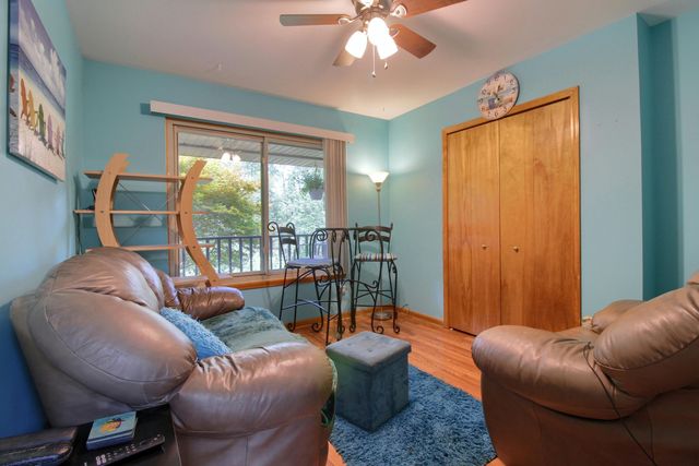 4952 Elmers Turn, Hamburg Twp, MI 48169