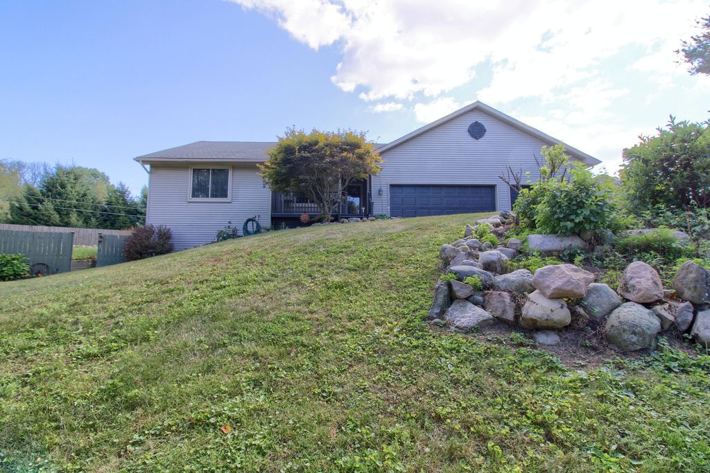 4952 Elmers Turn, Hamburg Twp, MI 48169