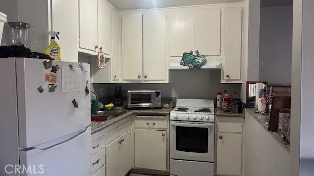 13040 Dronfield, Sylmar, CA 91342