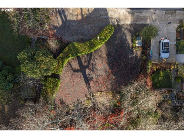 Sw HILLCREST Pl, Portland, OR 97201