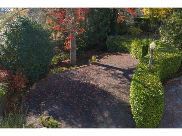 Sw HILLCREST Pl, Portland, OR 97201