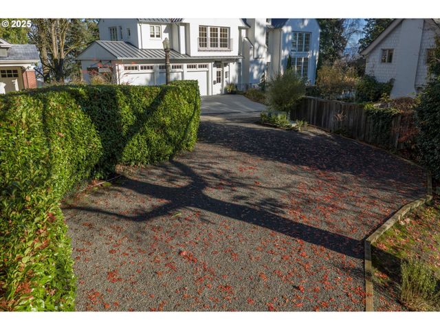 Sw HILLCREST Pl, Portland, OR 97201