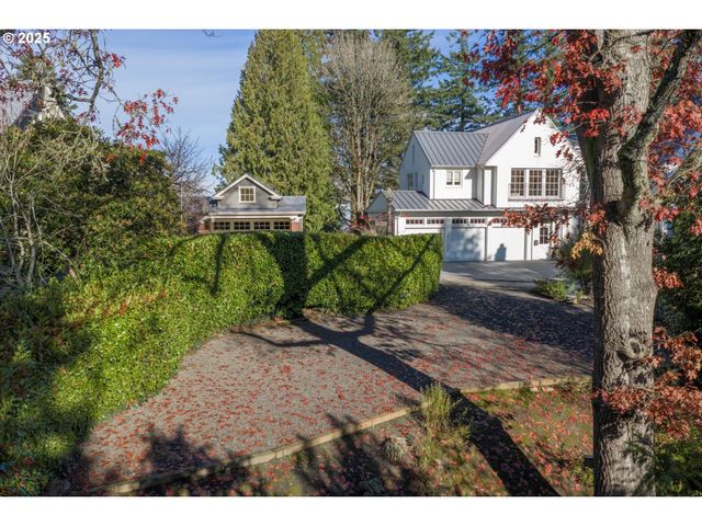 Sw HILLCREST Pl, Portland, OR 97201