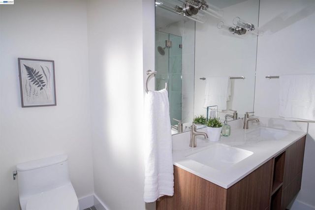70 St James Pl, Piedmont, CA 94611