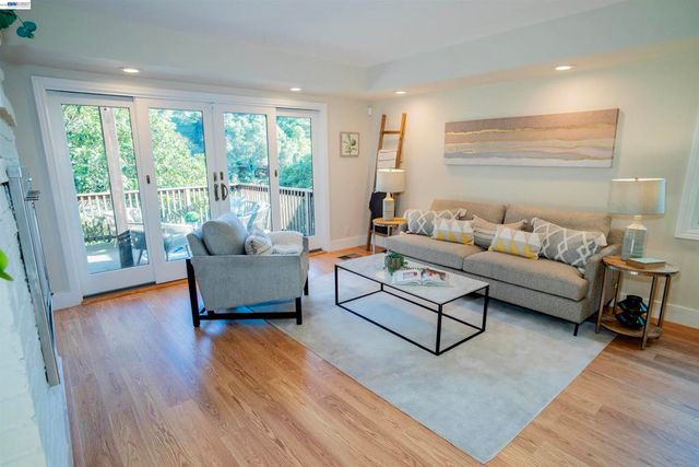 70 St James Pl, Piedmont, CA 94611