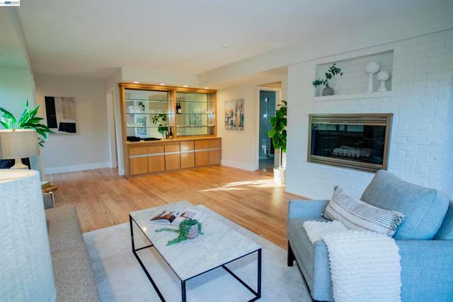70 St James Pl, Piedmont, CA 94611