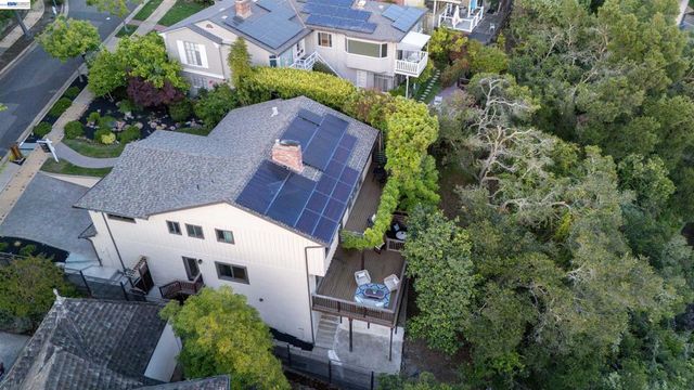 70 St James Pl, Piedmont, CA 94611