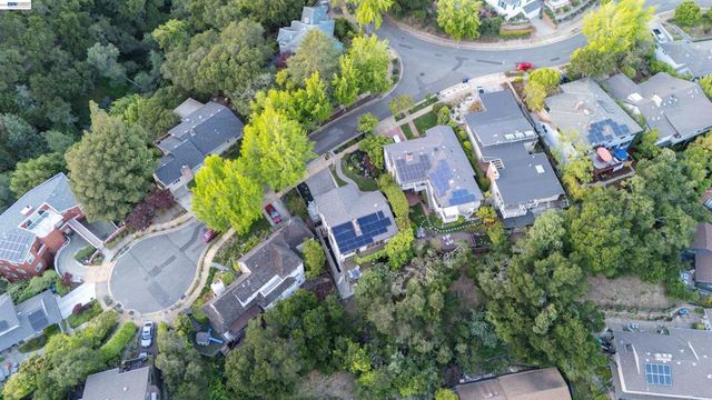 70 St James Pl, Piedmont, CA 94611
