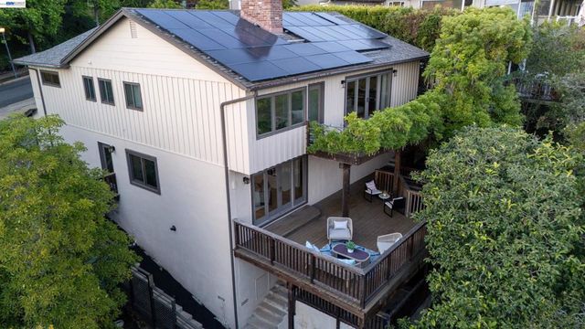 70 St James Pl, Piedmont, CA 94611