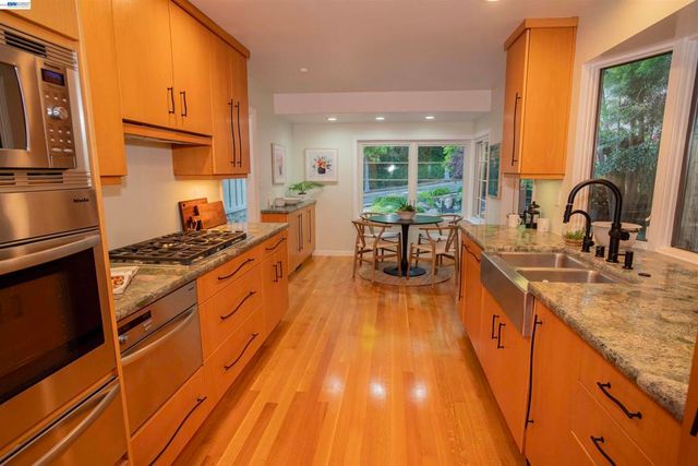 70 St James Pl, Piedmont, CA 94611