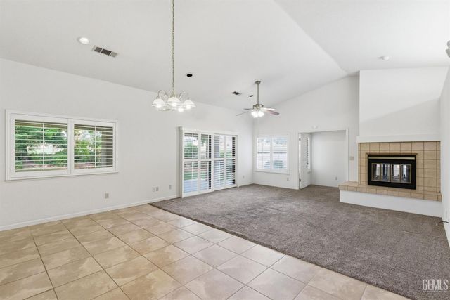 5305 Muirfield Drive, Bakersfield, CA 93306