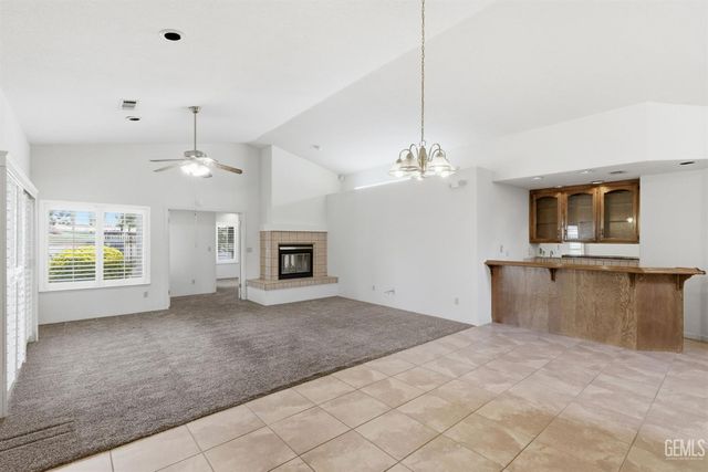 5305 Muirfield Drive, Bakersfield, CA 93306