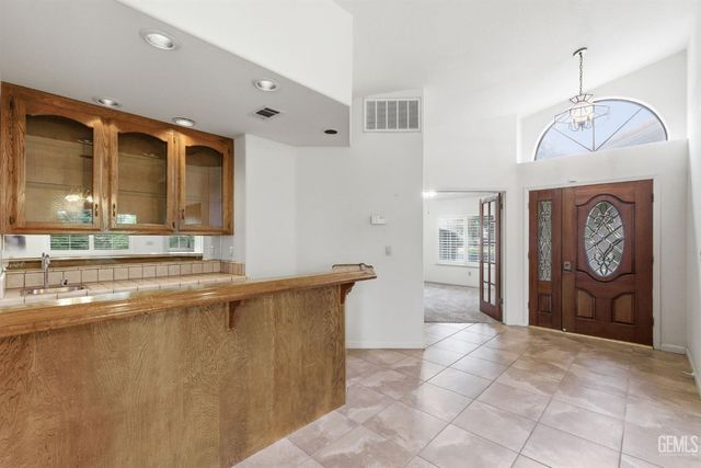 5305 Muirfield Drive, Bakersfield, CA 93306