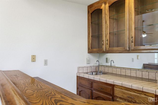 5305 Muirfield Drive, Bakersfield, CA 93306