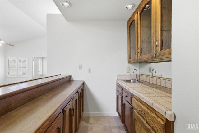 5305 Muirfield Drive, Bakersfield, CA 93306