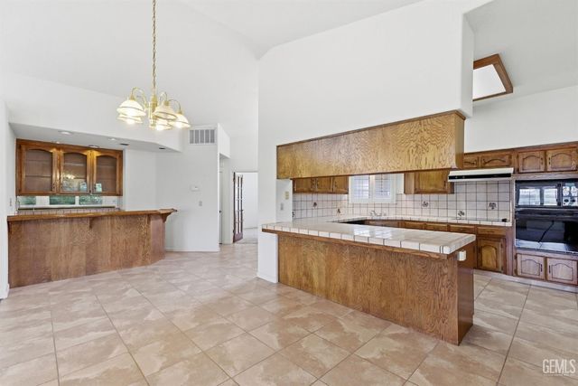 5305 Muirfield Drive, Bakersfield, CA 93306