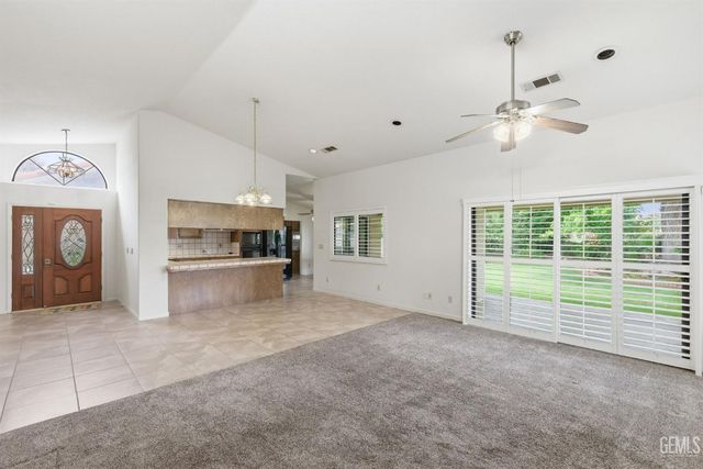 5305 Muirfield Drive, Bakersfield, CA 93306