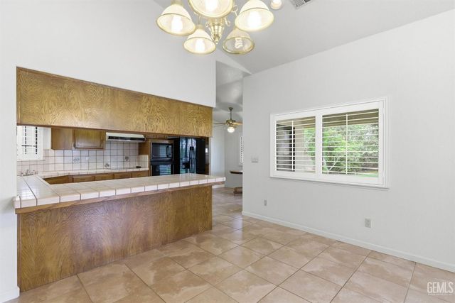 5305 Muirfield Drive, Bakersfield, CA 93306