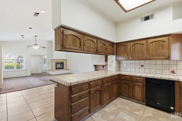 5305 Muirfield Drive, Bakersfield, CA 93306