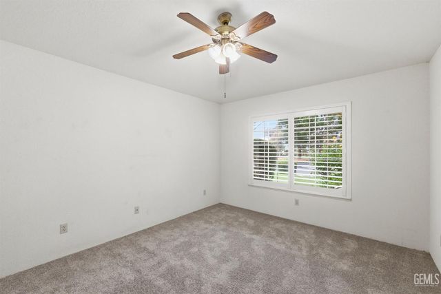 5305 Muirfield Drive, Bakersfield, CA 93306