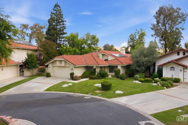 5305 Muirfield Drive, Bakersfield, CA 93306