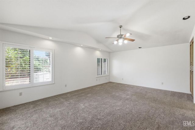 5305 Muirfield Drive, Bakersfield, CA 93306