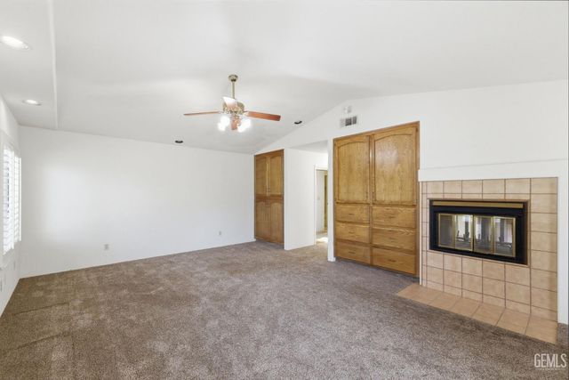5305 Muirfield Drive, Bakersfield, CA 93306