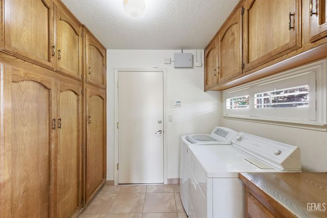 5305 Muirfield Drive, Bakersfield, CA 93306