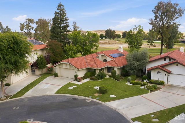 5305 Muirfield Drive, Bakersfield, CA 93306